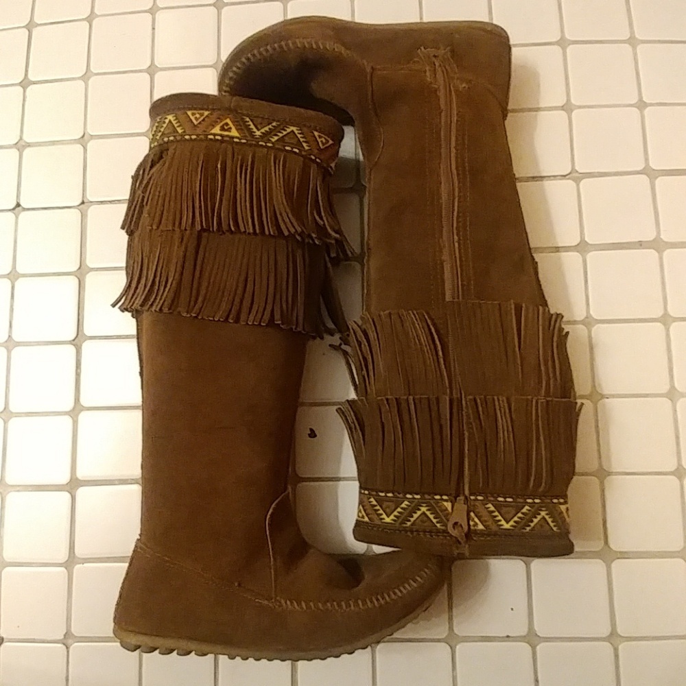Minnetonka tall fringe boot tan 6m